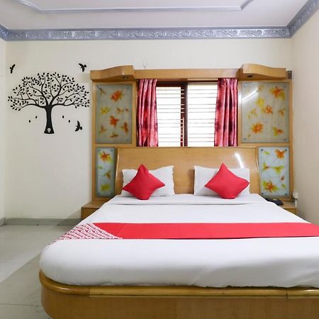 Oyo 71675 New Aishwarya Comforts Hotel บังกาลอร์ ภายนอก รูปภาพ