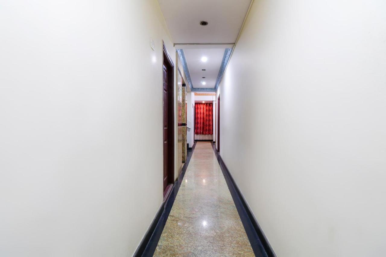 Oyo 71675 New Aishwarya Comforts Hotel บังกาลอร์ ภายนอก รูปภาพ