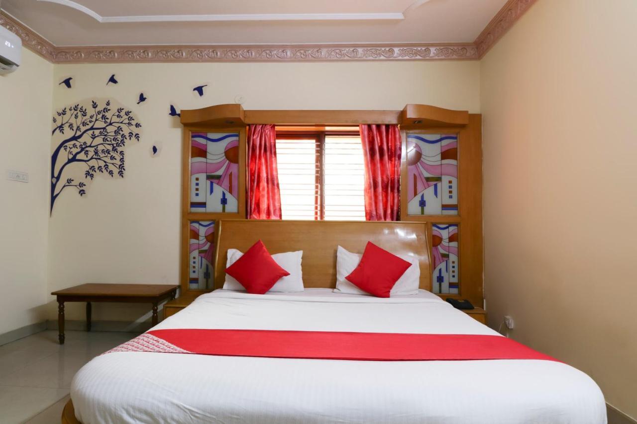 Oyo 71675 New Aishwarya Comforts Hotel บังกาลอร์ ภายนอก รูปภาพ